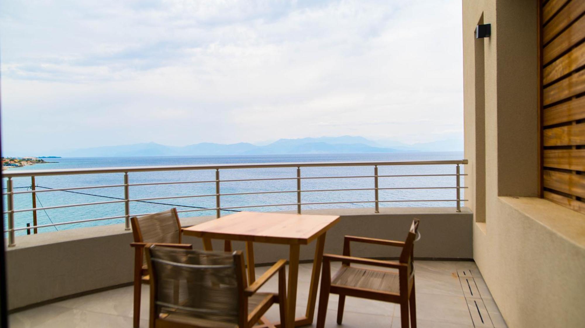 Alissachni Seaside Hotel Derveni Bagian luar foto