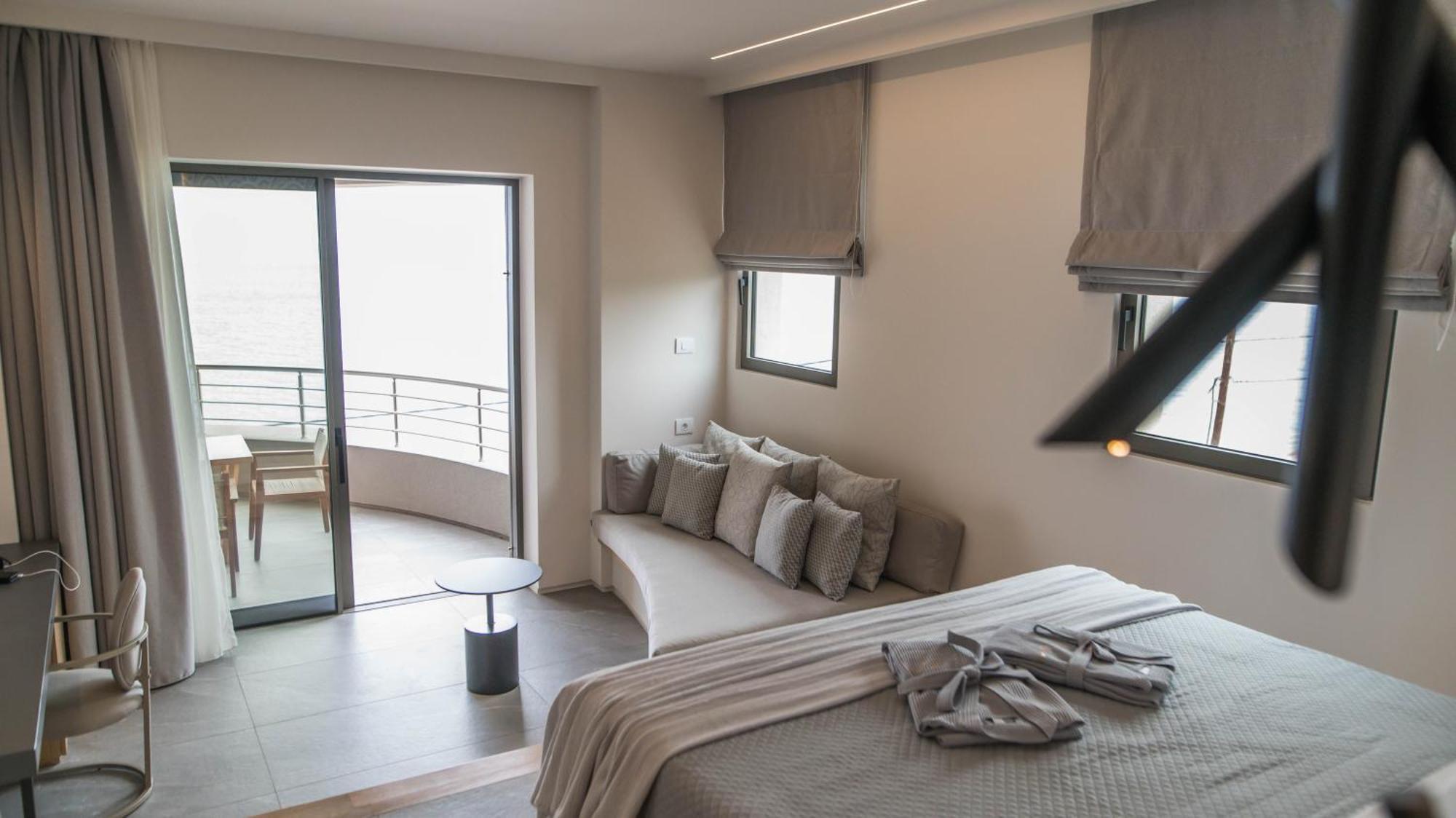 Alissachni Seaside Hotel Derveni Bagian luar foto