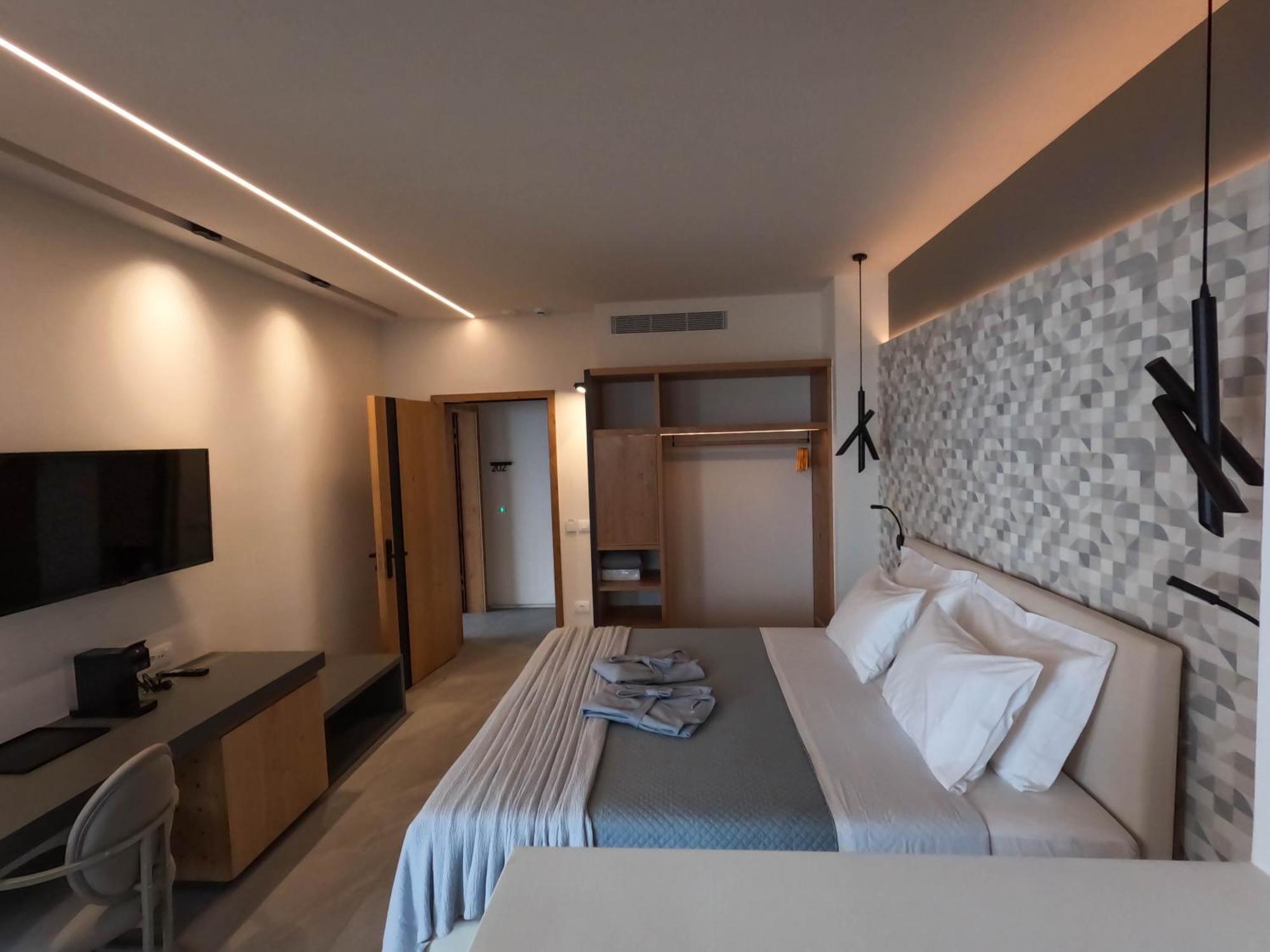 Alissachni Seaside Hotel Derveni Bagian luar foto